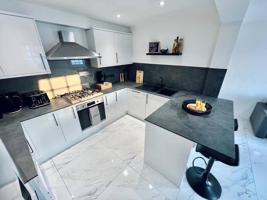 2 Bed Harbourside Penthouse With Hot Tub & Stunning Roof Terrace Apartment Weymouth Bagian luar foto
